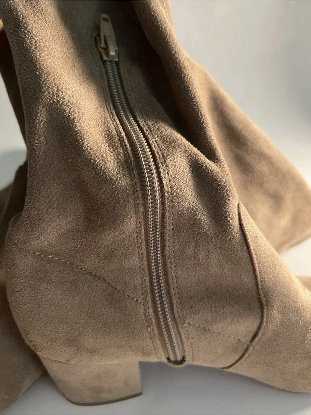 Gianni Bini Women’s Taupe Slouch Knee-High Boots – Size 6M